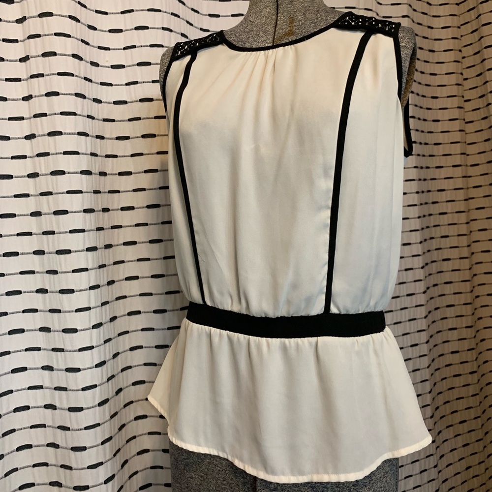 The Limited White Top